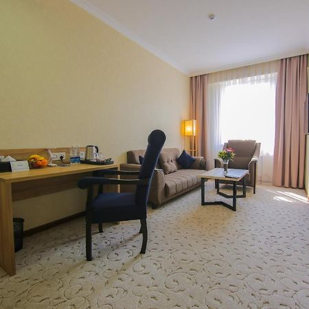 Rayan Hotel オシ エクステリア 写真