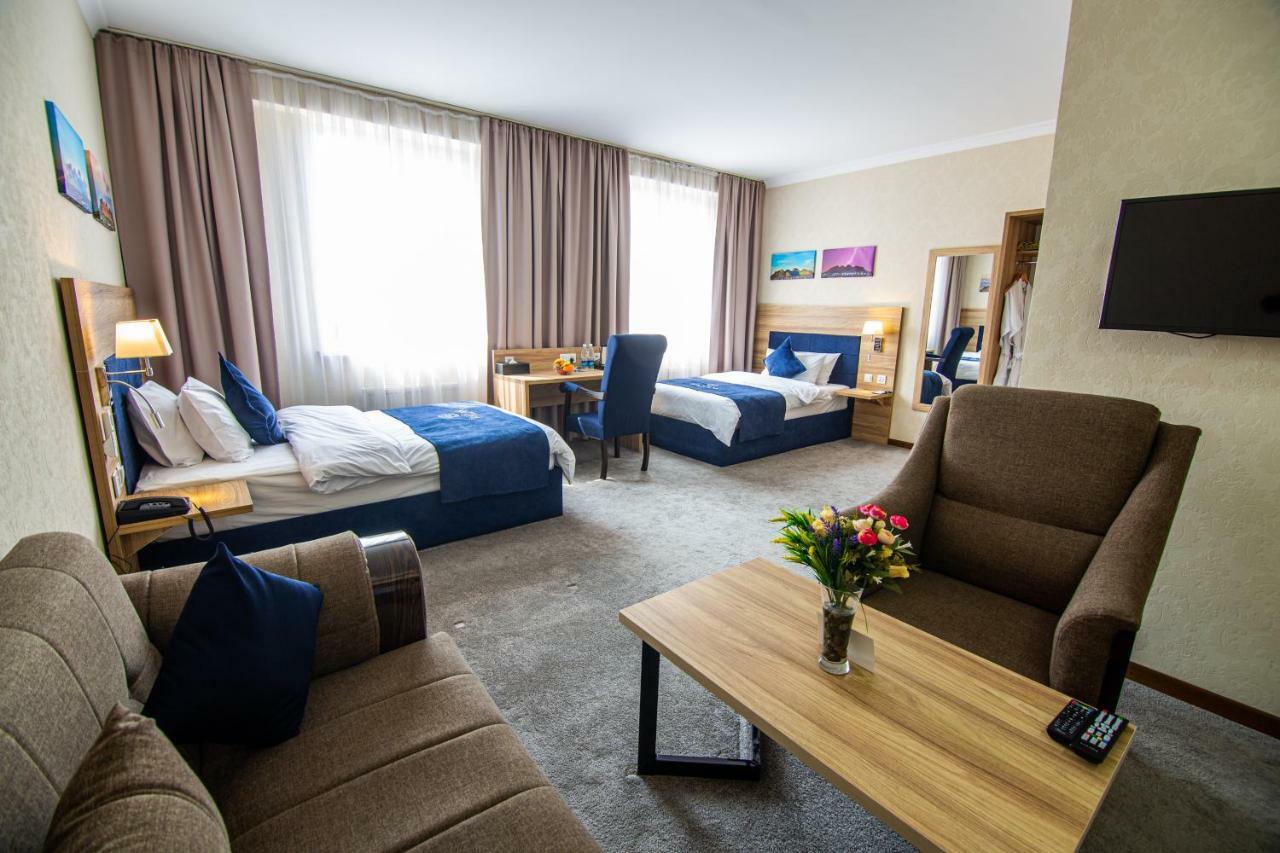 Rayan Hotel オシ エクステリア 写真