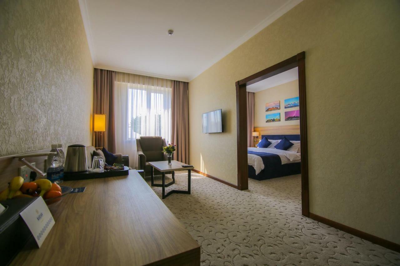 Rayan Hotel オシ エクステリア 写真