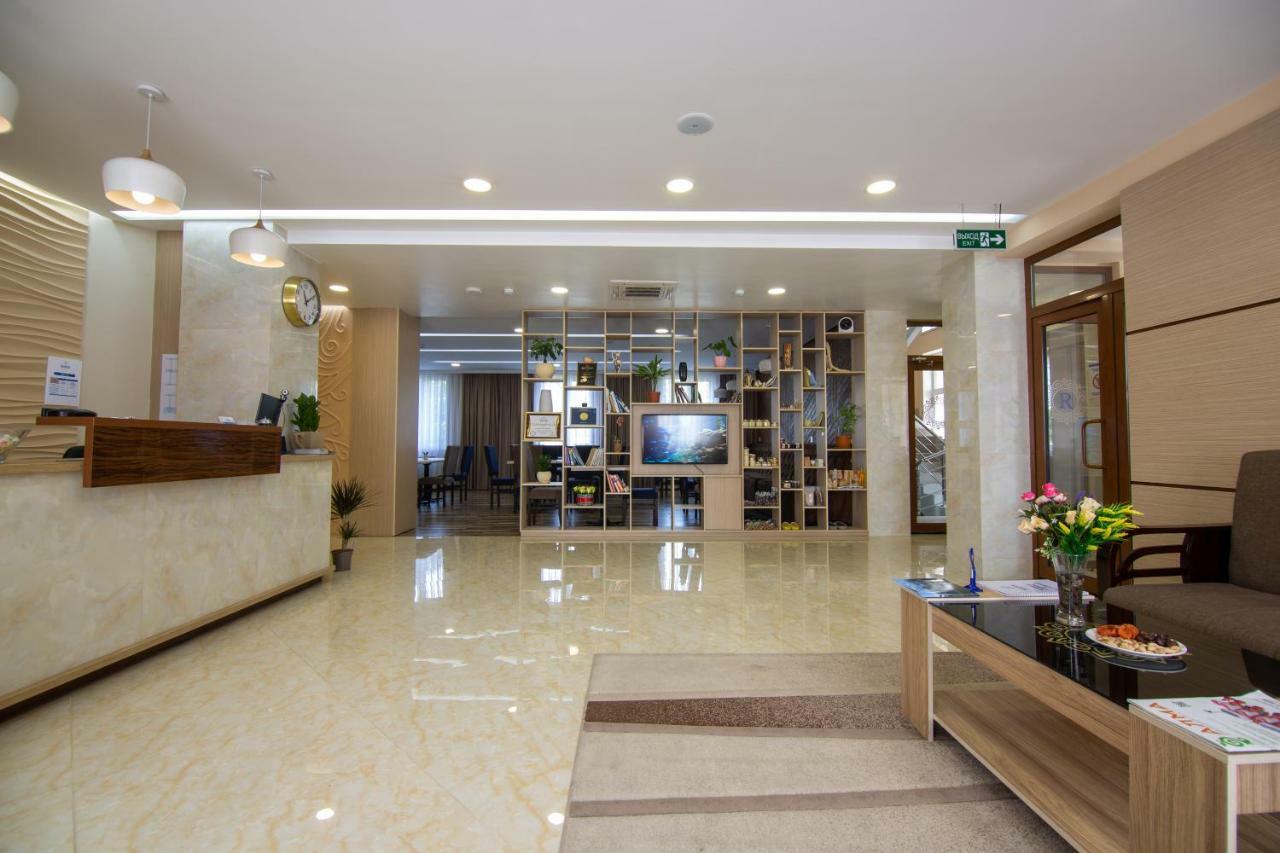 Rayan Hotel オシ エクステリア 写真