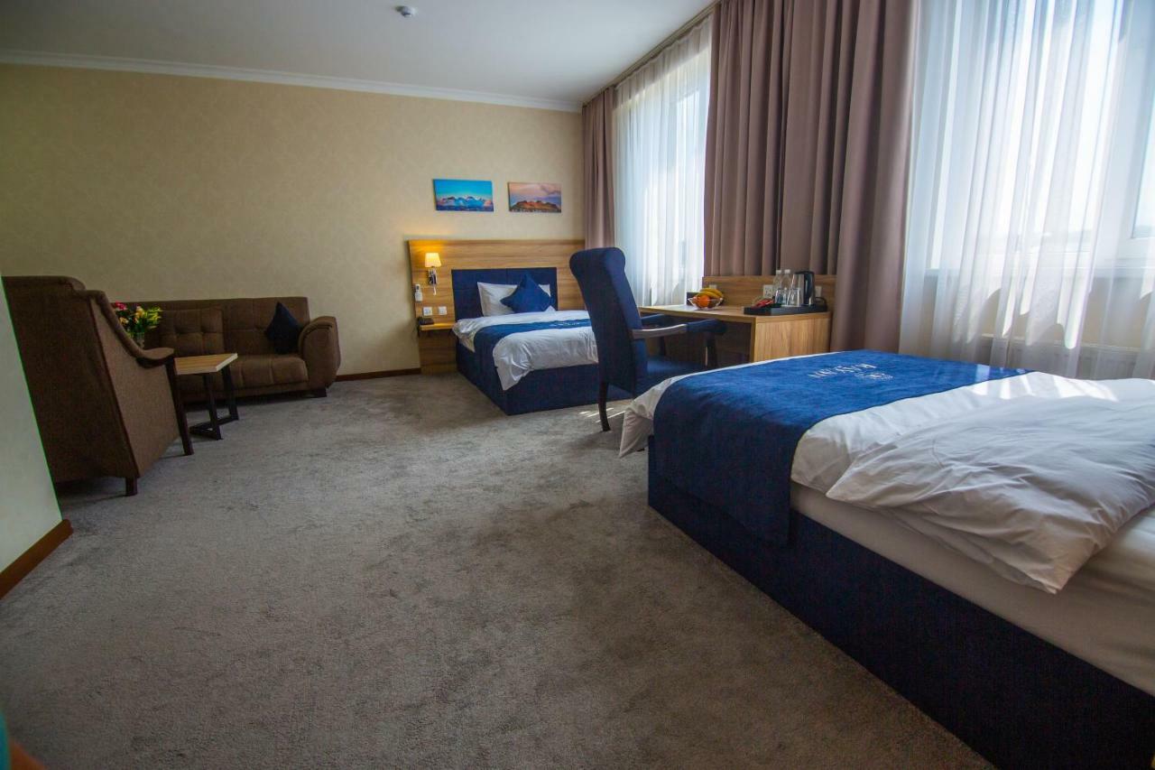 Rayan Hotel オシ エクステリア 写真